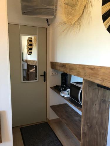 Fasilitas, Au Dessus De Chez Nous in Doulezon