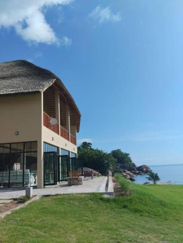 Joma Adventure Lodge in Senga