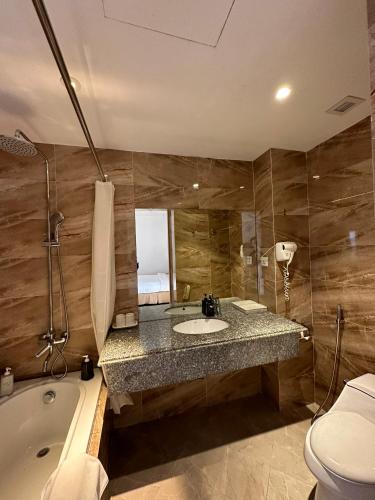 room detail thumbnail 2