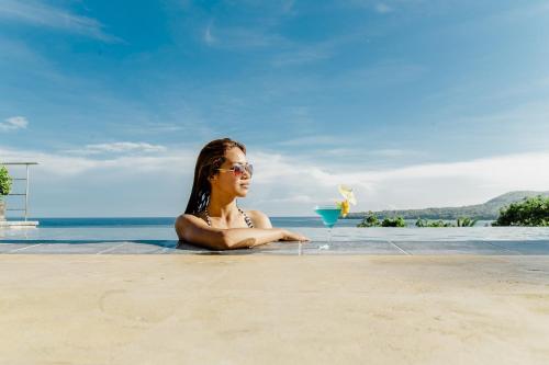 泳池, 薄荷島海景套房精品酒店 (Ocean Suites Bohol Boutique Hotel) in 塔比拉蘭