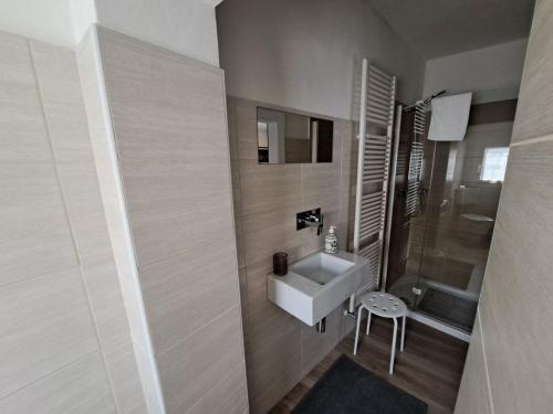 Fürdőszoba, La casa di Felice in Szent Vito al Tagliamento