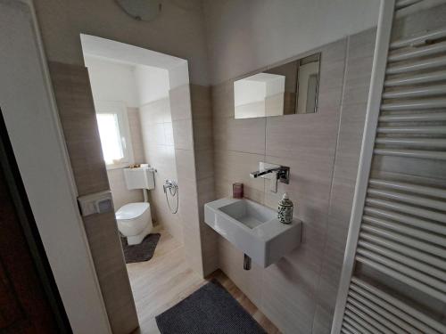 Fürdőszoba, La casa di Felice in Szent Vito al Tagliamento