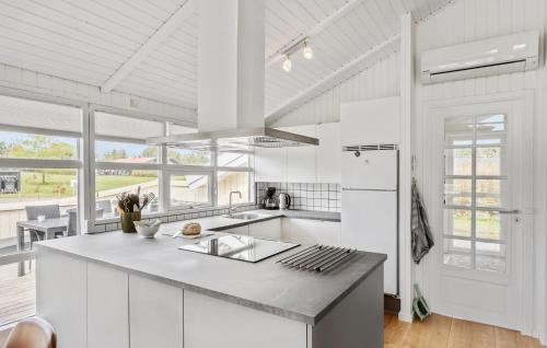 Kitchen, Lovely Home In Hjørring With Sauna in Skallerup