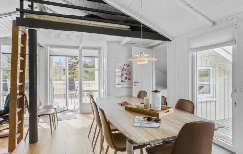 Kitchen, Lovely Home In Hjørring With Sauna in Skallerup