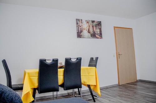 F&F Suites Ilsfeld - 3 Zimmer DG schickes Apartment - Zentral mit kostenfreien Privatparkplätzen und WLAN - Ilsfeld