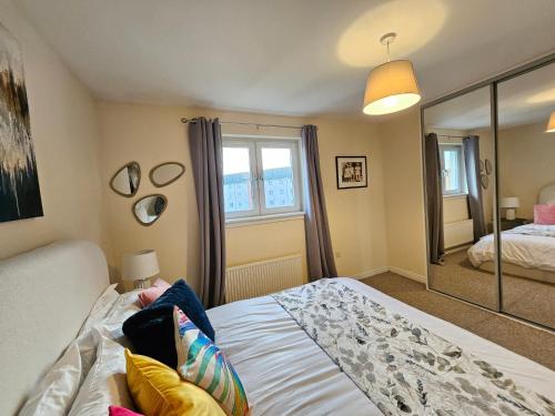 2 Bed Apt 4 beds with Parking - image 3