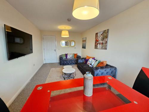 2 Bed Apt 4 beds with Parking - image 6