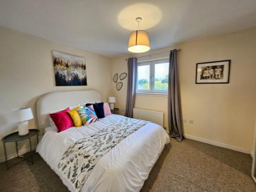 2 Bed Apt 4 beds with Parking - image 7