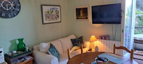 les fêtes de Noël ds le vallespir 50m des cures grand studio Phannie vue dégagée balcon wifi parking - Location saisonnière - Amélie-les-Bains-Palalda