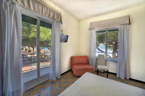 Double or Twin Room with Partial Sea View