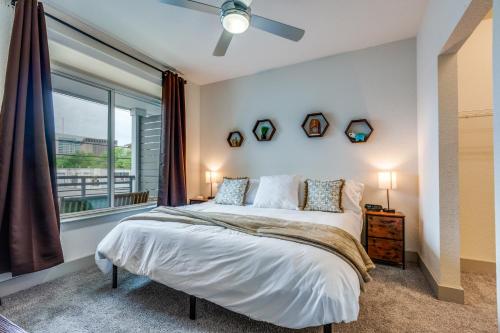 Trendy Condo on Riverwalk Free Parking Pet Friendly Centrally Located on the Riverwalk in San Antonio, USA
