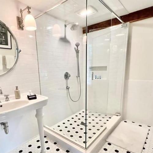 James Pharmacy Bed and Breakfast in Old Saybrook, USA
