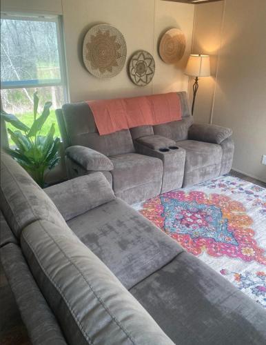 Private Cozy Hideaway with Deck Escape Austin 35mi in Bastrop, USA