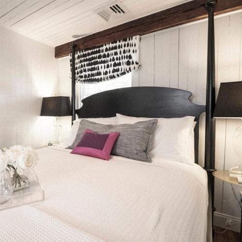 James Pharmacy Bed and Breakfast in Old Saybrook, USA