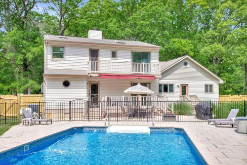 Caribbean Themed Pool Home - 25 min to USNA in Stevensville, USA