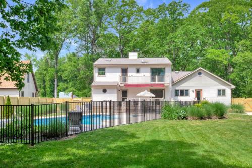 Caribbean Themed Pool Home - 25 min to USNA in Stevensville, USA