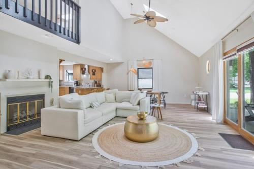 Caribbean Themed Pool Home - 25 min to USNA in Stevensville, USA