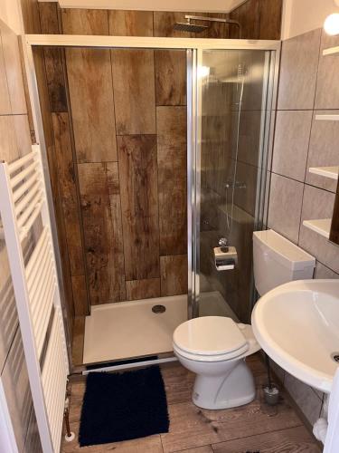 Zuhanyzó, Beherbergungsbetrieb Madle in Bad Deutsch-Altenburg