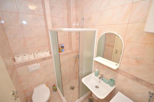 One-Bedroom Apartment image 6