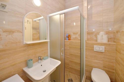 One-Bedroom Apartment image 10