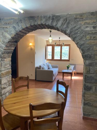 Konyha, Vistas a la Montaña en un Pueblo con Encanto. (Vistas a la Montana en un Pueblo con Encanto.) in El Pueyo De Araguas