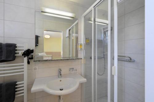Hotel Derby Interlaken - Action & Relax Hub Room Type - Economy Double Room with Air Conditioning