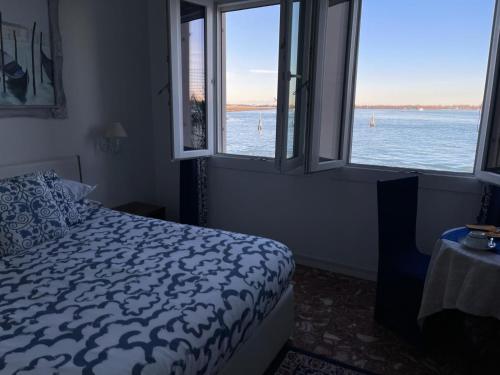Standard Double Room with Sea View image 6