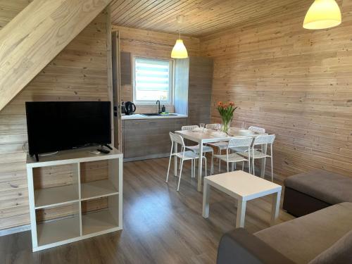 2 bedrooms, 5 beds