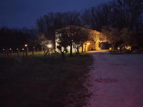 Algarabiastaying 3 granja San Julián (Algarabiastaying 3 granja San Julian) in Medina De Pomar