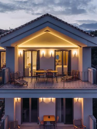 . Trizonia Mare Suites