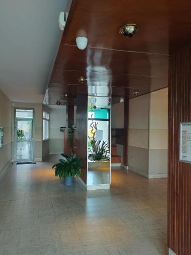 CHAMBRETTE boulevard des Pyrénées Hypercentre 10m carré WC sur le palier, porte40 (CHAMBRETTE boulevard des Pyrenees Hypercentre 10m carre WC sur le palier, porte40) in 波城市中心