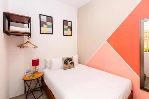 Compact Private Room, Shared Bathroom  image 5