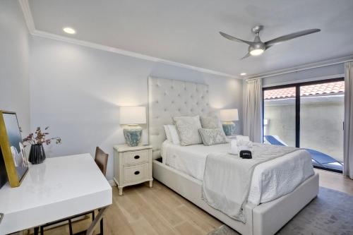 Coastal Bliss - Seashell Cove Retreat - Luxury Living Steps from Beach & Lagoon in Carlsbad, USA