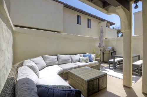 Coastal Bliss - Seashell Cove Retreat - Luxury Living Steps from Beach & Lagoon in Carlsbad, USA