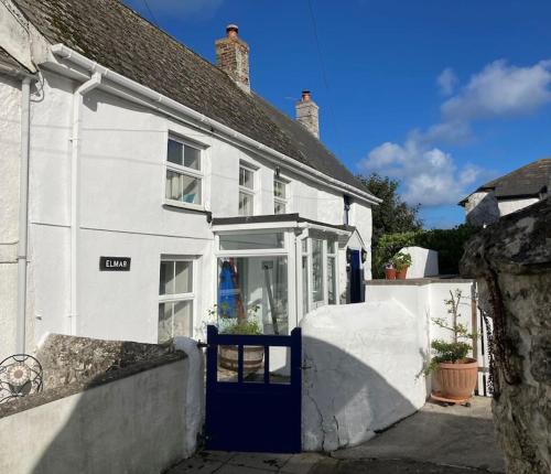 Cubert Nr Newquay Traditional 16th century cottage