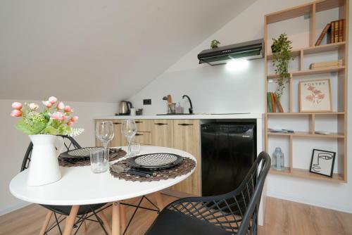 Lily's Studio 1 by Bulgarentals - Central Sofia, Sofia (Foto 3)