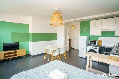 escale-marne fr - 21 - Appartement entier, 4 pers, 10mn metro 8, RER A, Parking rue Gratuit, Grand Matelas Emma, Cuisine Équipée, Vue panoramique, 2ème étage - Location saisonnière - Maisons-Alfort