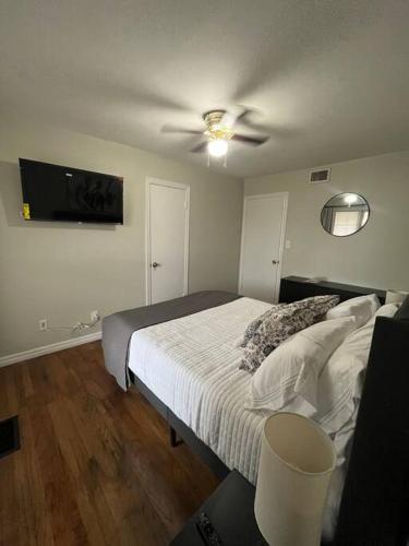 Cameron Getaway with 4 beds & 5 TVs