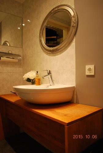 Apartment Center 25 - image 8