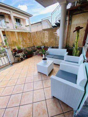 Dārzs, The Samantha Guest House in Santo Stefano Di Magra