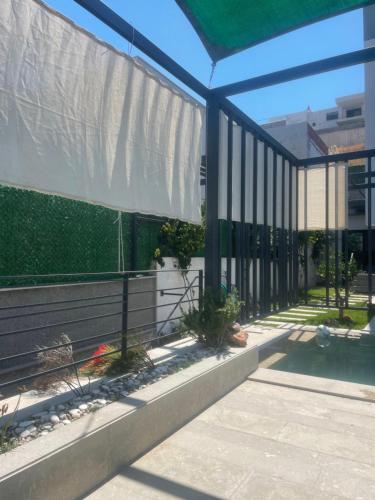 havuzlu ve jakuzuli lüks villa (havuzlu ve jakuzuli luks villa) in أكيالار