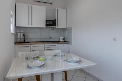 One-Bedroom Apartment with Terrace image 2