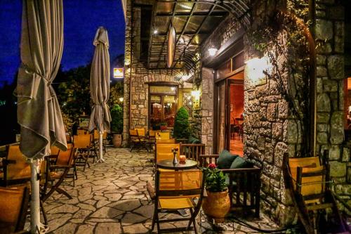 출입구, Χρυσοπελεια - Chrisopeleia Lake View in 네오초리온