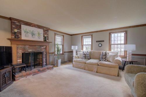 Deeded rights to Seymore Pond Great Backyard with Firepit in Brewster, USA