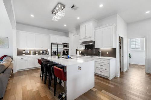 Lakeview Oasis Home with Spa in Lake Dallas