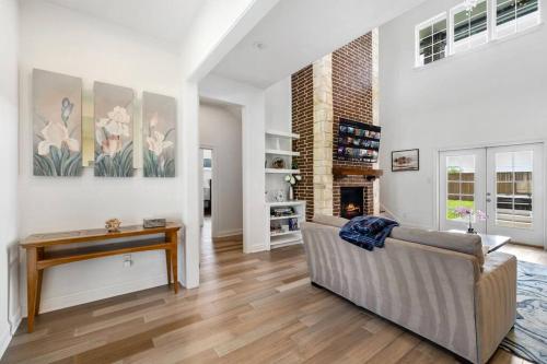 Lakeview Oasis Home with Spa in Lake Dallas