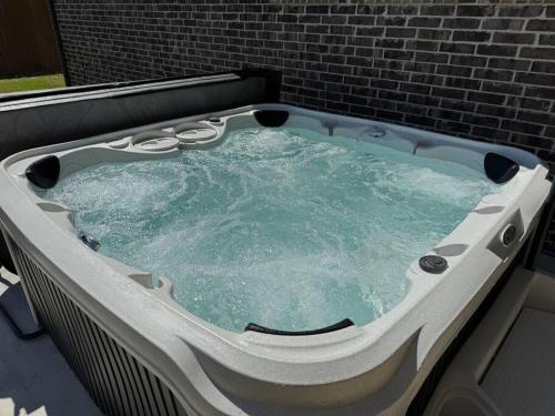 Lakeview Oasis Home with Spa in Lake Dallas