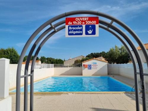 Maison Cosy avec Piscine, Proche Plages et Commerces à La Tranche-sur-Mer - FR-1-22-194 - Location saisonnière - La Tranche-sur-Mer