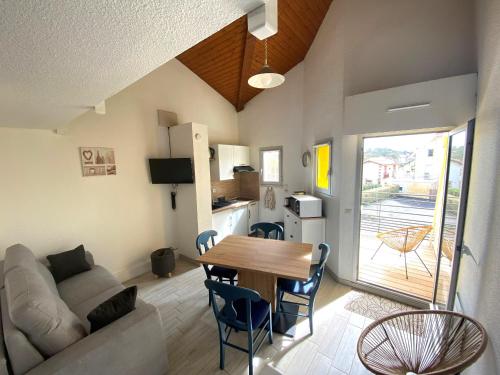 Duplex rénové 34 m² face à la plage à Saint-Palais-sur-Mer - Parking inclus! - FR-1-539-53