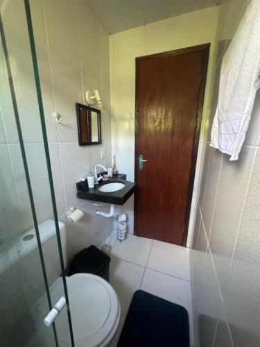 ฝักบัว, hospedagemsaopedro apartamento com garagem a 13 km de Cabo frio 22 km de arraial do cabo in เอสตาเซา